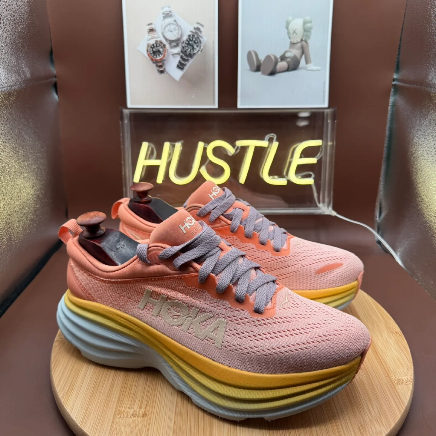 Hoka One One Bondi 8 Shell Coral/Peach Parfait  Women’s Sz 7.5B image indicator(2)