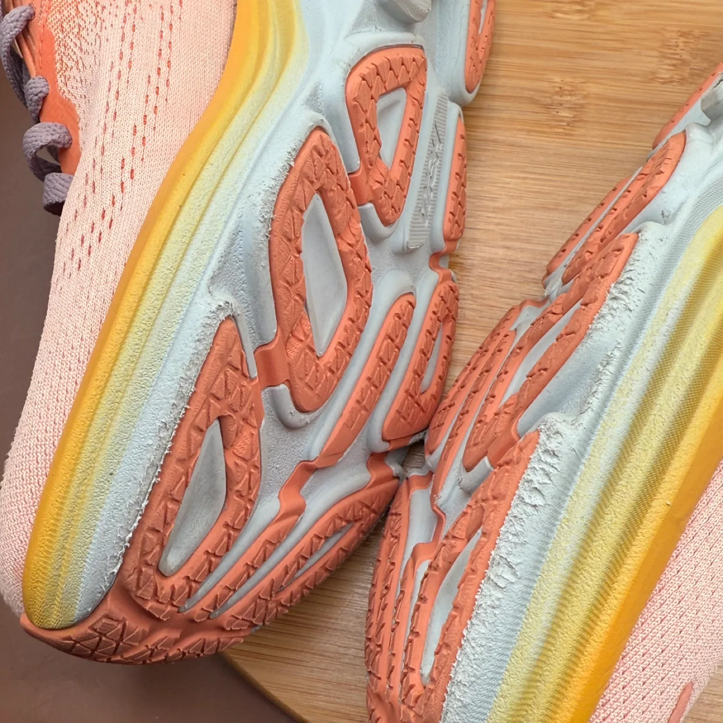 Hoka One One Bondi 8 Shell Coral/Peach Parfait  Women’s Sz 7.5B image indicator(10)