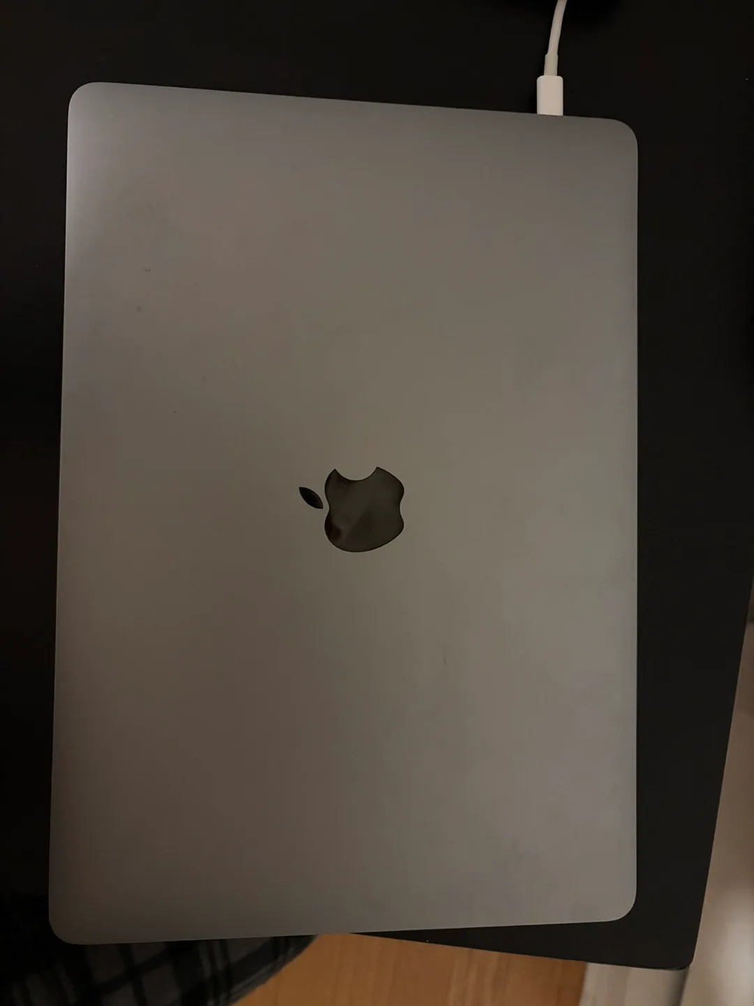 13-inch MacBook Pro, 2018 image indicator(3)