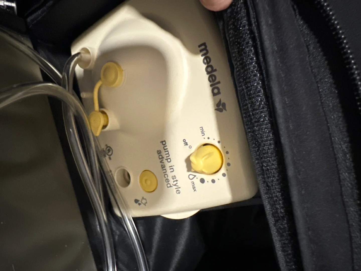 Medela Pump in Style Advanced Breast Pump with Bag image indicator(2)