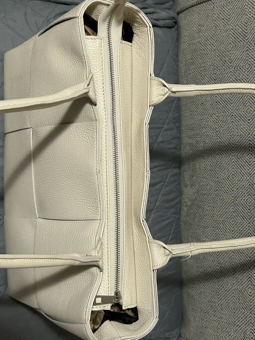 Cream-coloured Italian Leather Tote Bag image indicator(4)