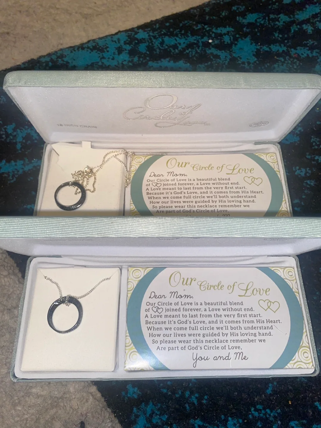 2 Our Circle of Love Necklace in Gift Box 🏈 image indicator(5)