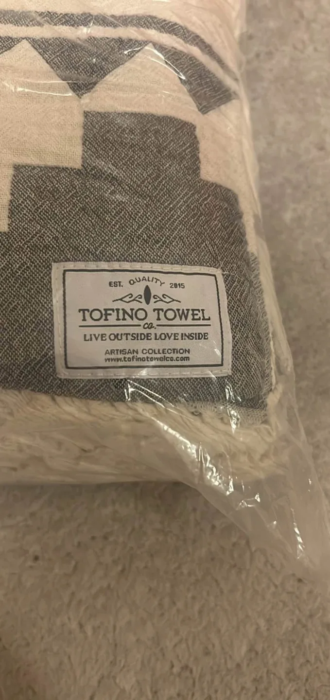 Tofino Towel Artisan Throw Blanket - Grey & Cream 🏈🏈 image indicator(3)