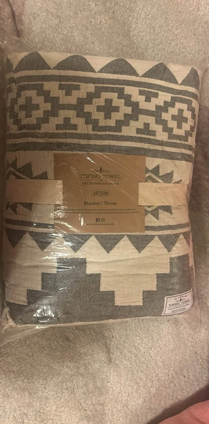 Tofino Towel Artisan Throw Blanket - Grey & Cream 🏈🏈 image indicator(2)