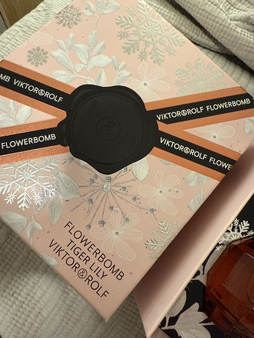 Viktor & Rolf Flowerbomb Tiger Lily Eau de Parfum Gift Set - photo 2
