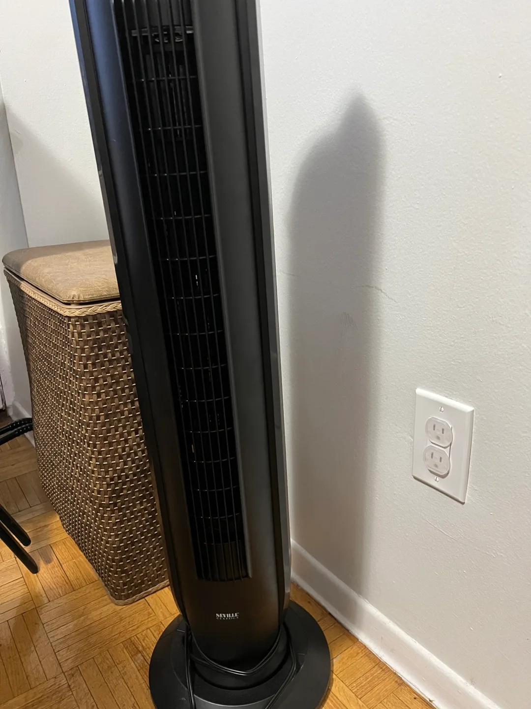 SEVILLE Classics Ultra Slim Tower Fan thumbnail