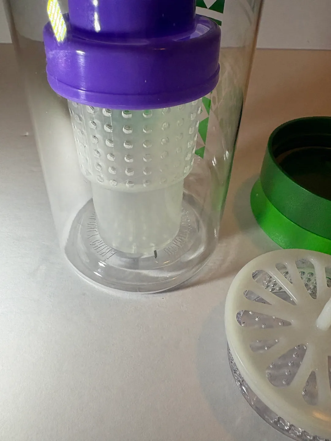 *New* Plastic Fruit Infuser Water Bottle image indicator(7)