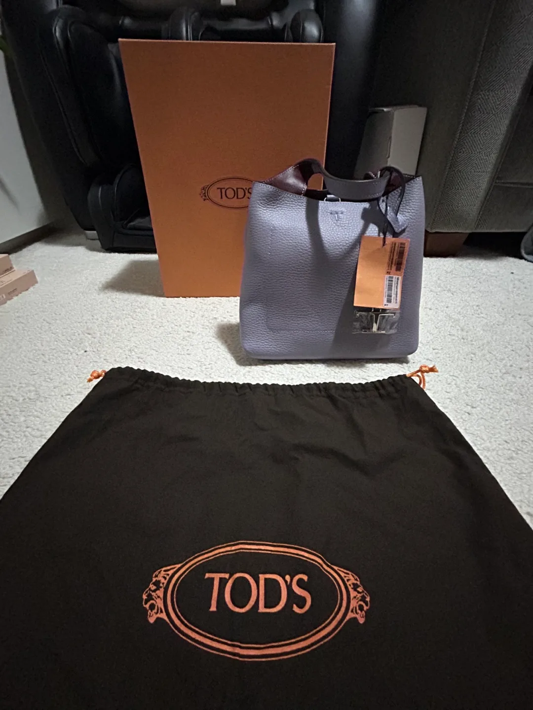 Authentic TOD'S Lavender Leather Handbag image indicator(4)