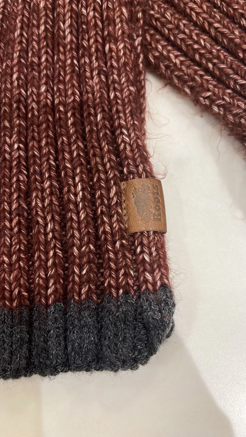 Roots Burgundy Knit Scarf image indicator(3)