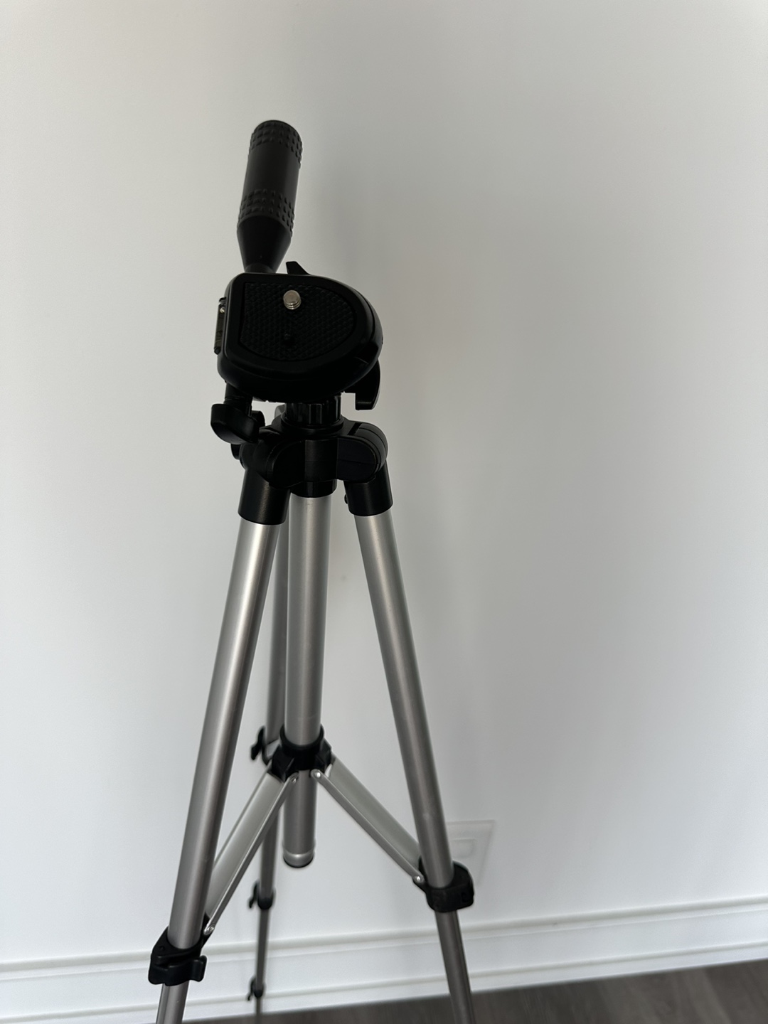 Portable Tripod Stand - photo 3