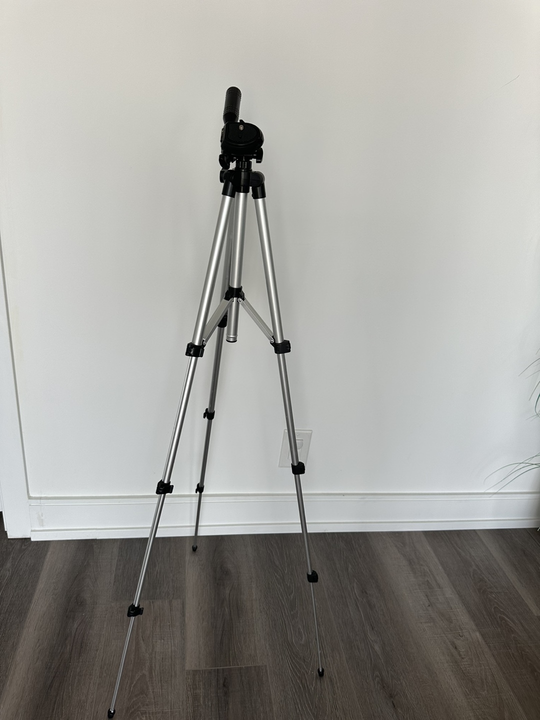 Portable Tripod Stand - photo 2