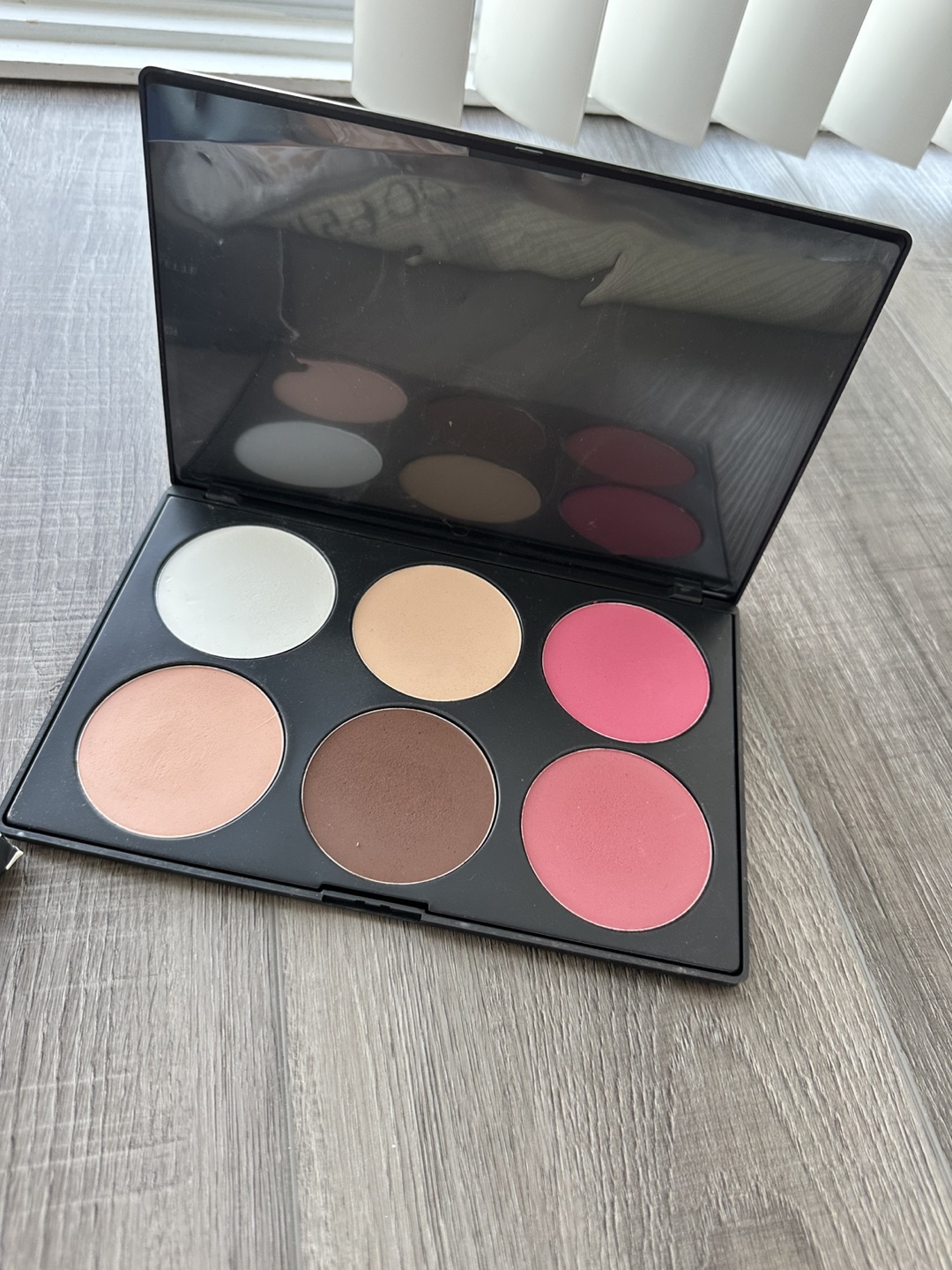 BH Cosmetics 6 Colour Contour & Blush Palette