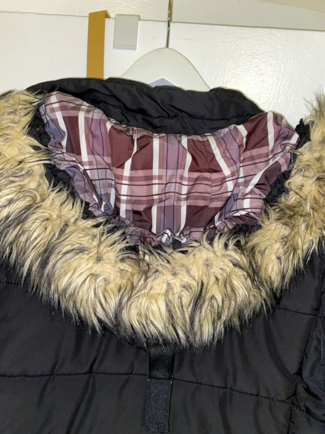 Women's Black Puffer Jacket with Faux Fur Hood image indicator(5)