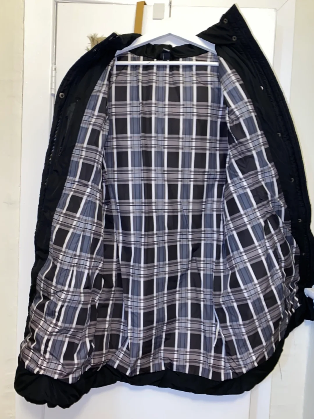 Women's Black Puffer Jacket with Faux Fur Hood image indicator(6)