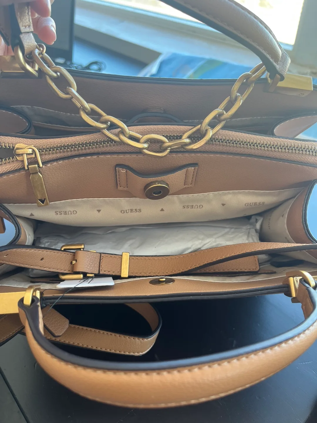 Guess handbag image indicator(3)