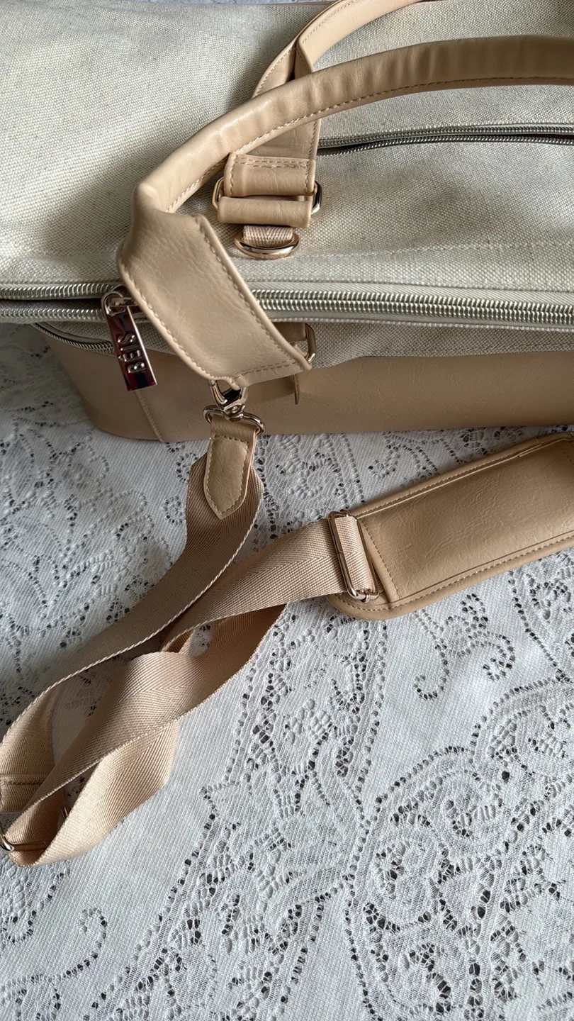 Béis Weekender Carry-on Travel Bag 🏈 (Brand-new) image indicator(6)