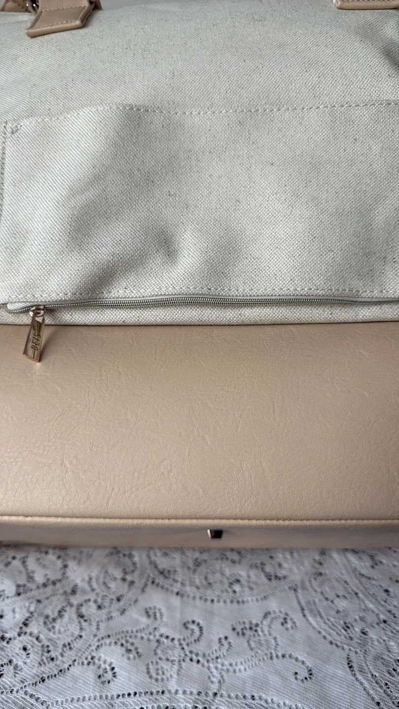 Béis Weekender Carry-on Travel Bag 🏈 (Brand-new) image indicator(5)