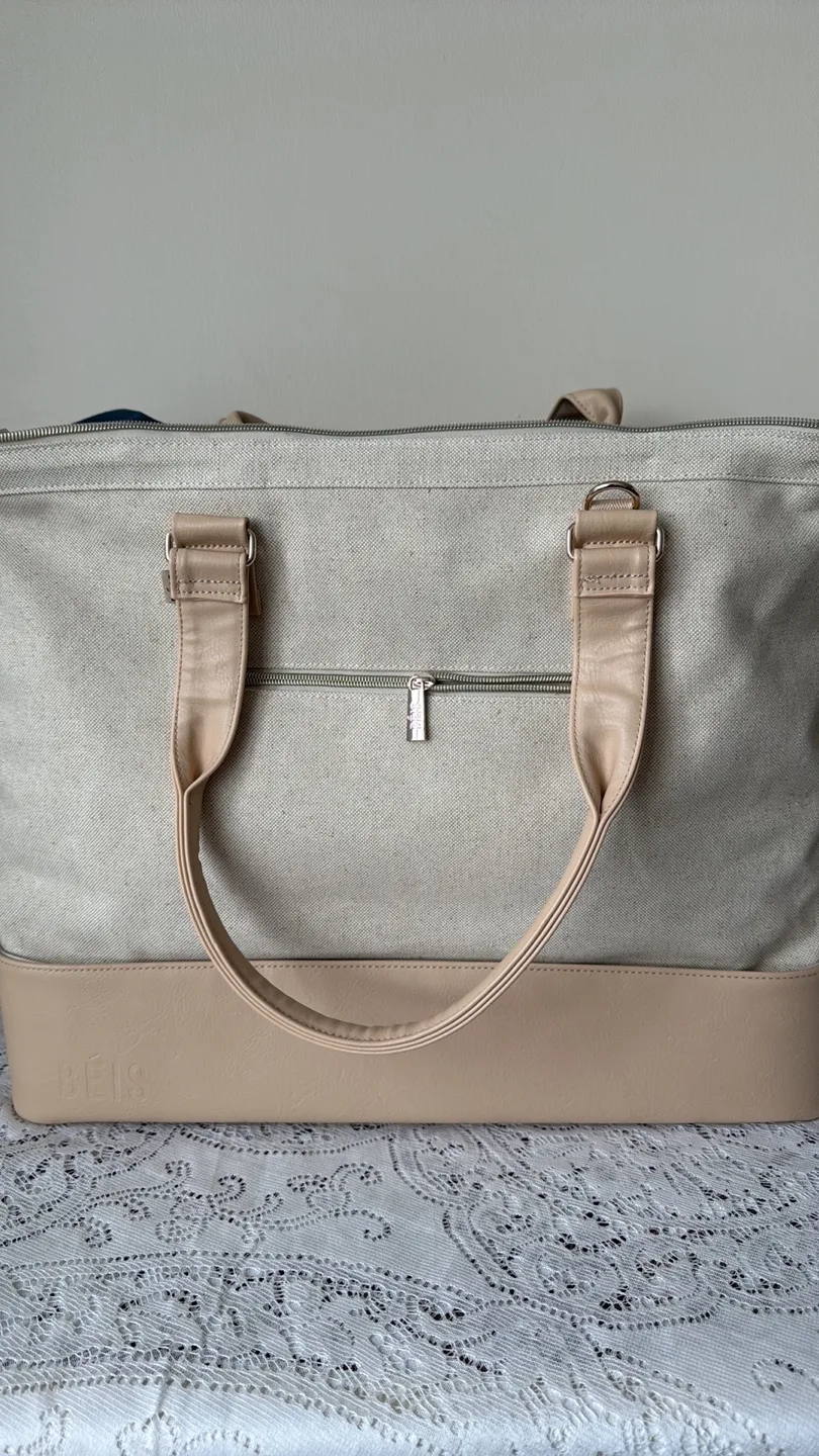 Béis Weekender Carry-on Travel Bag 🏈 (Brand-new) image indicator(3)