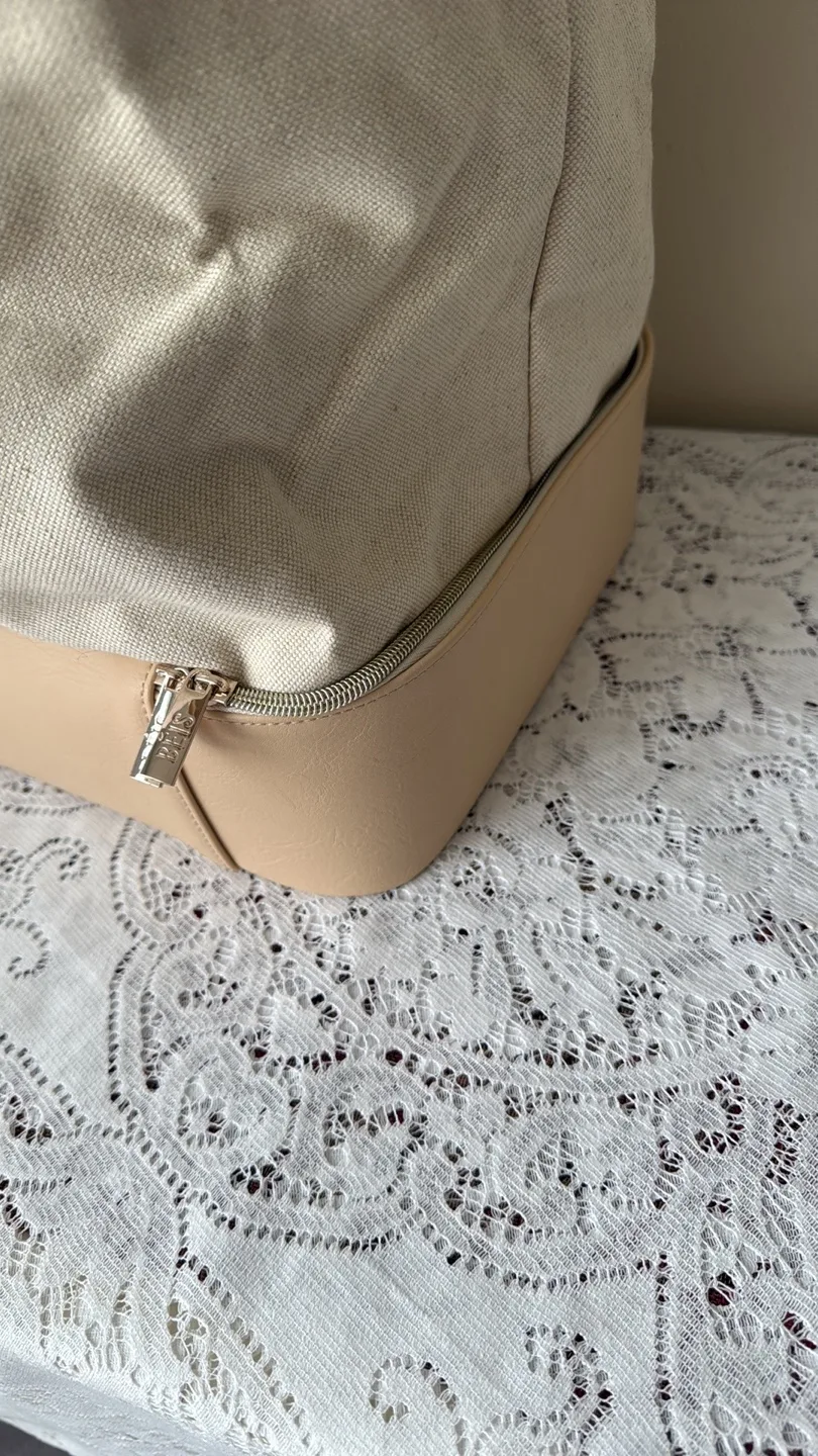 Béis Weekender Carry-on Travel Bag 🏈 (Brand-new) image indicator(7)