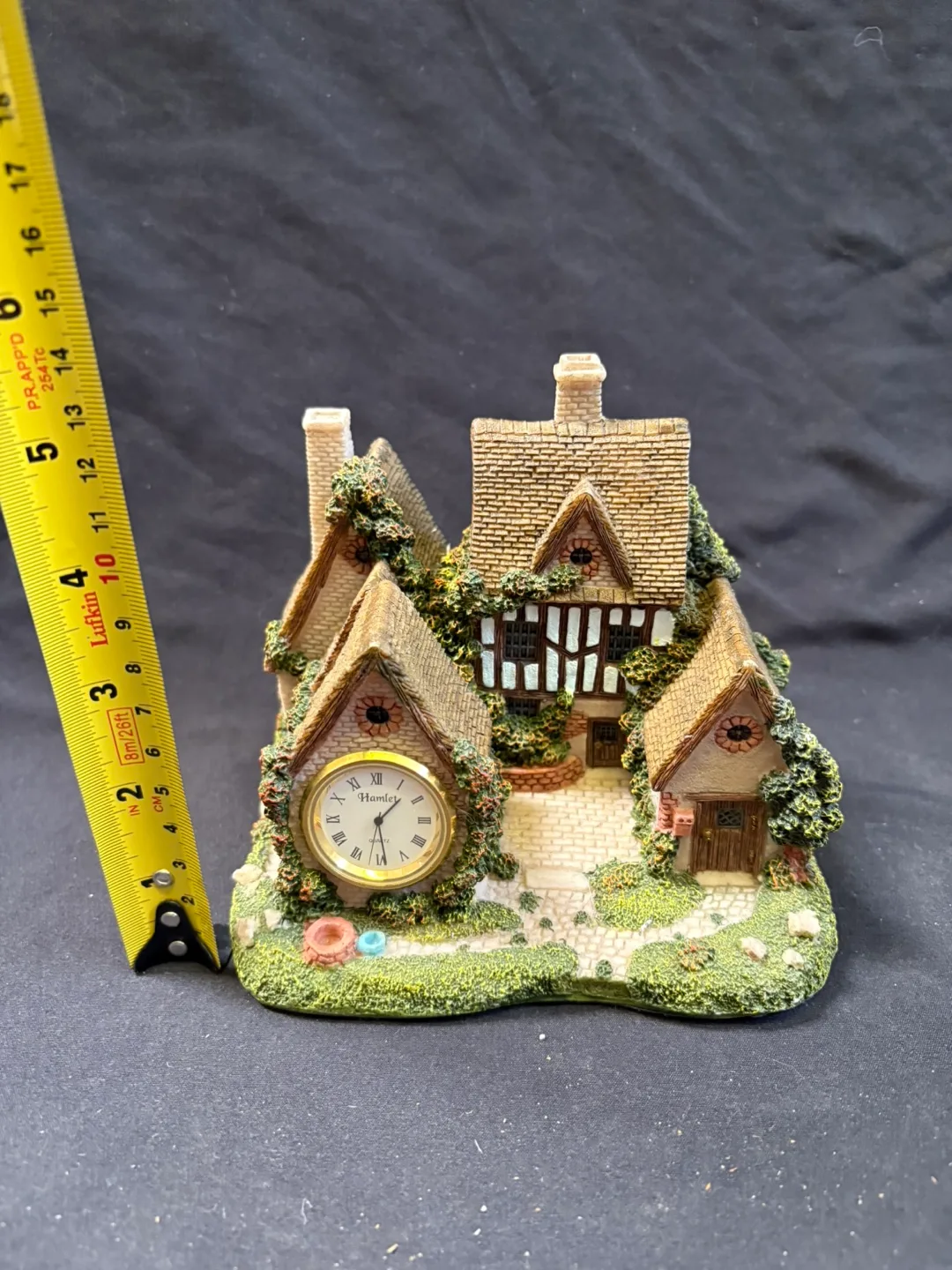 Charming Cottage Clock Figurine image indicator(4)