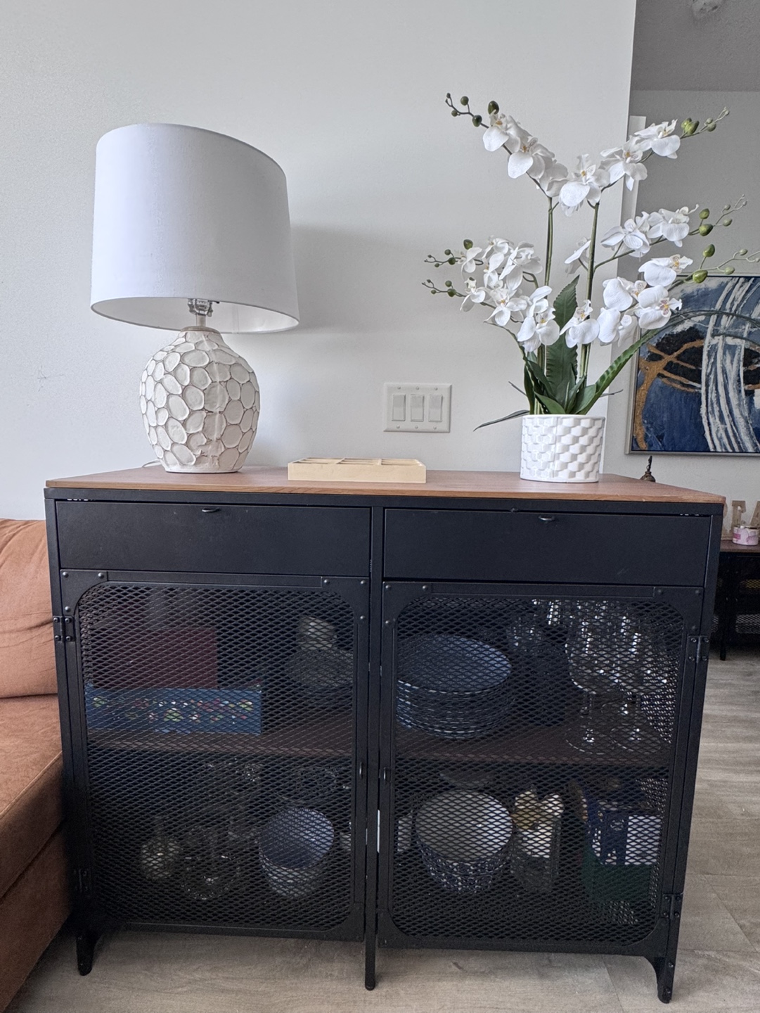 Sideboard excellent condition - photo 3