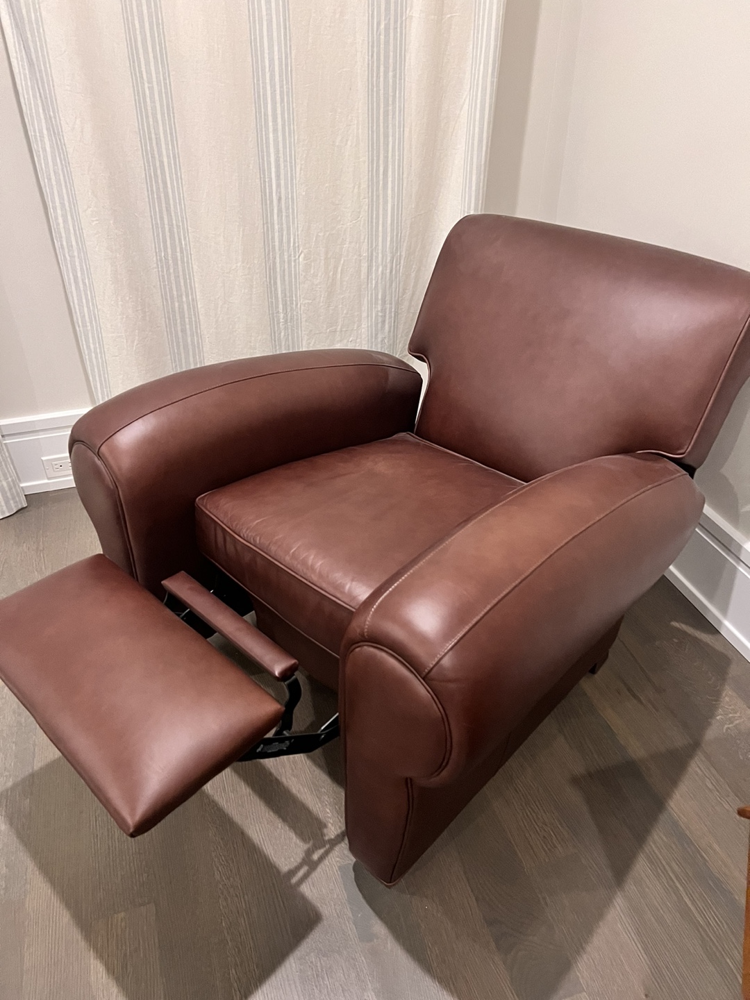 Pottery Barn Manhattan  leather Recliner - photo 5