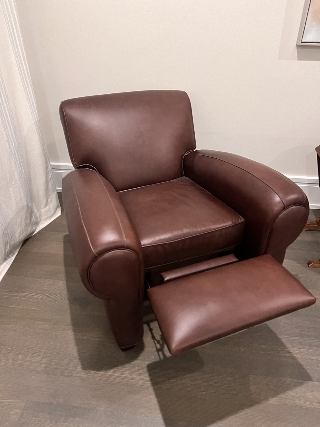 Pottery Barn Manhattan  leather Recliner - photo 3