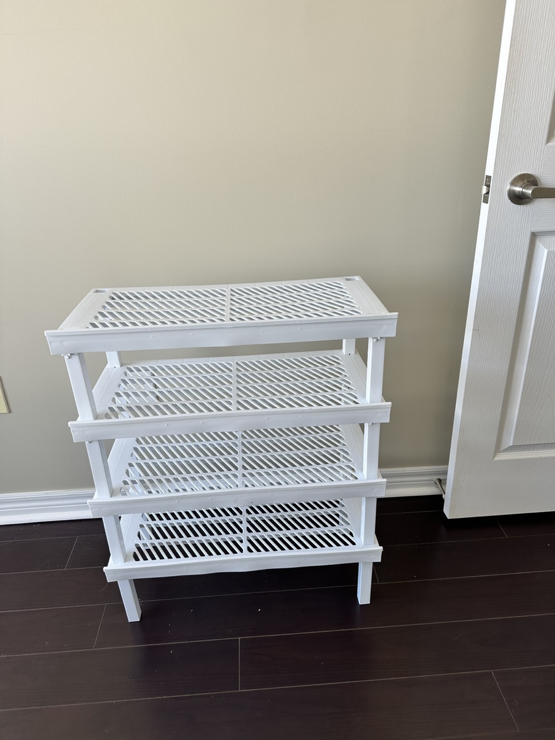 White Plastic 4-Tier Shelf Unit
