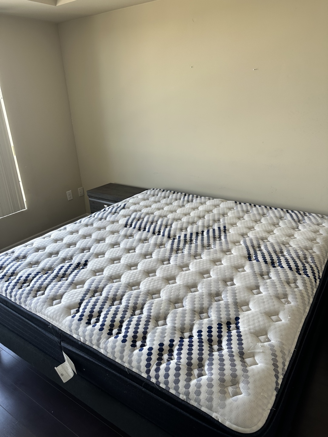 King Size Mattress and Platform Bed Frame - photo 2