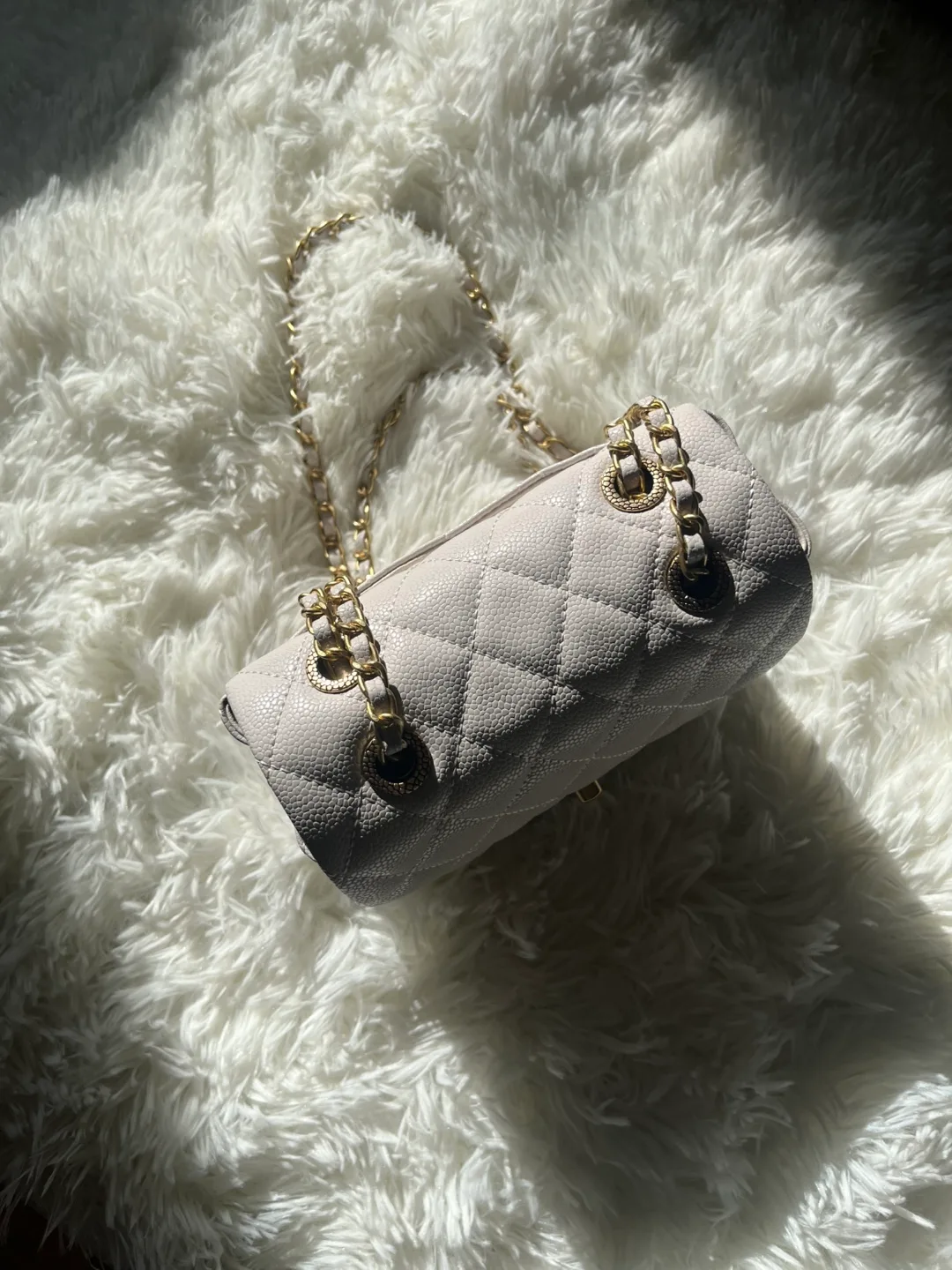 CC LogoMini Flap Bag - Off-White image indicator(2)