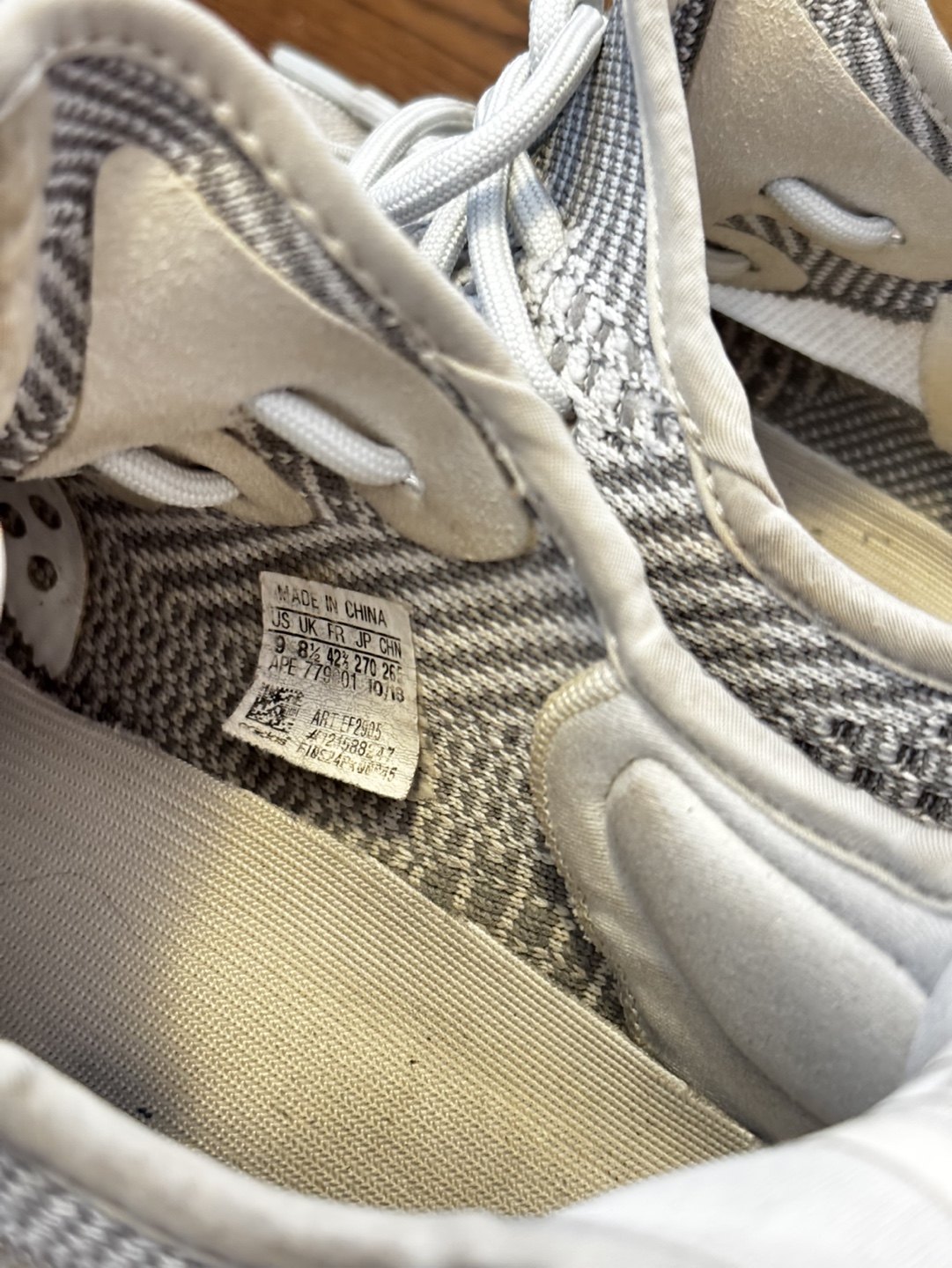 Adidas Yeezy 350 US Size 9 - photo 3