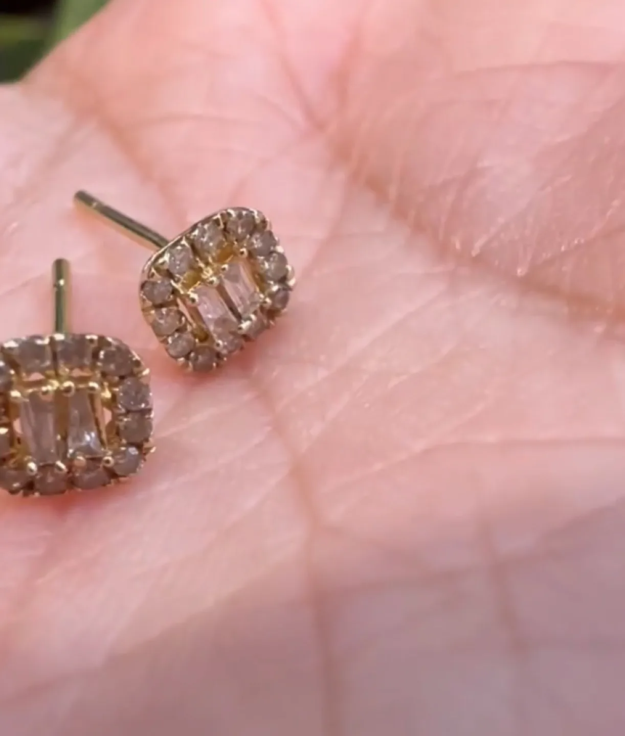 18K Yellow Gold Diamond Earrings 🏈 image indicator(3)