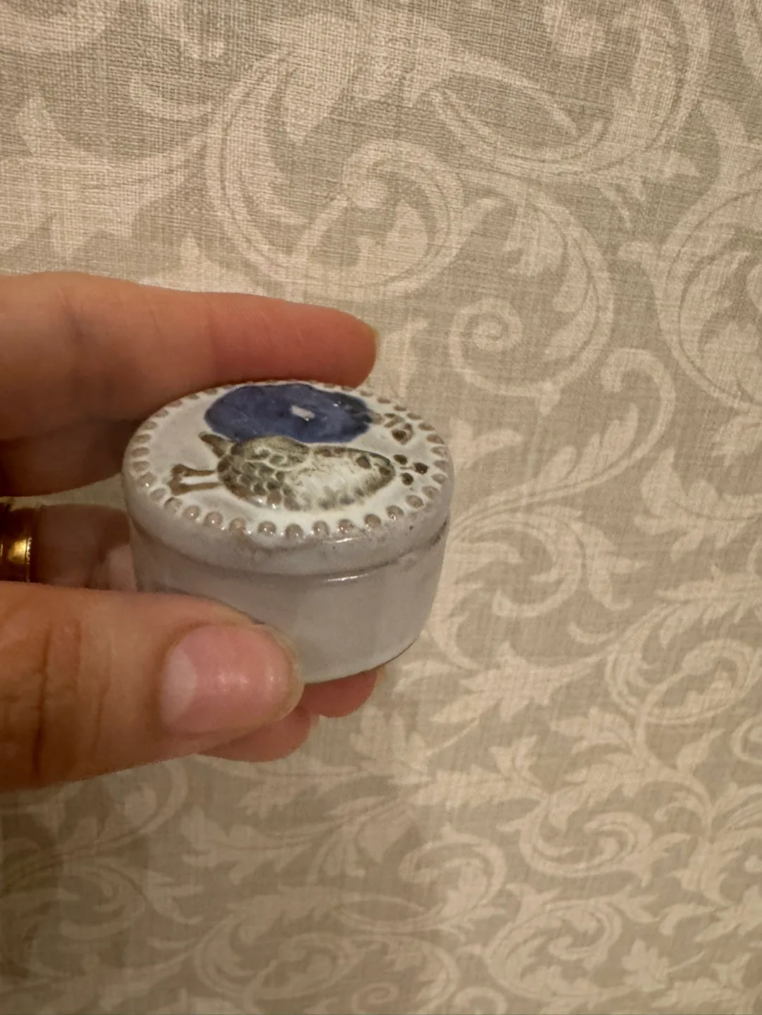 🏈 Vintage Ceramic Trinket Box with Bird Design image indicator(3)