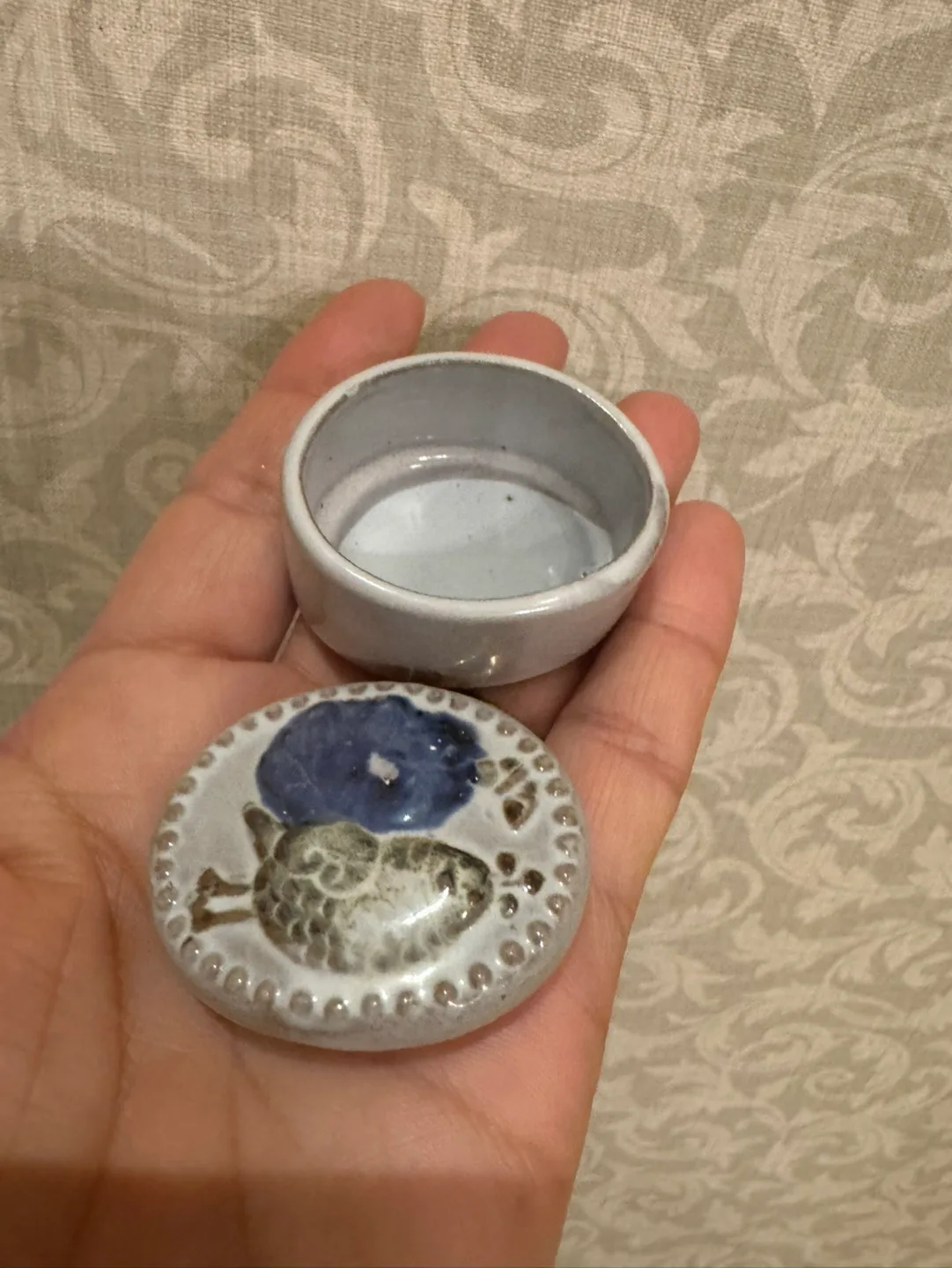 🏈 Vintage Ceramic Trinket Box with Bird Design image indicator(2)