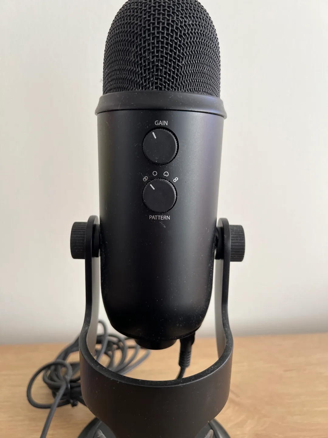 Logitech for Creators - Blue Yeti USB Microphone image indicator(3)