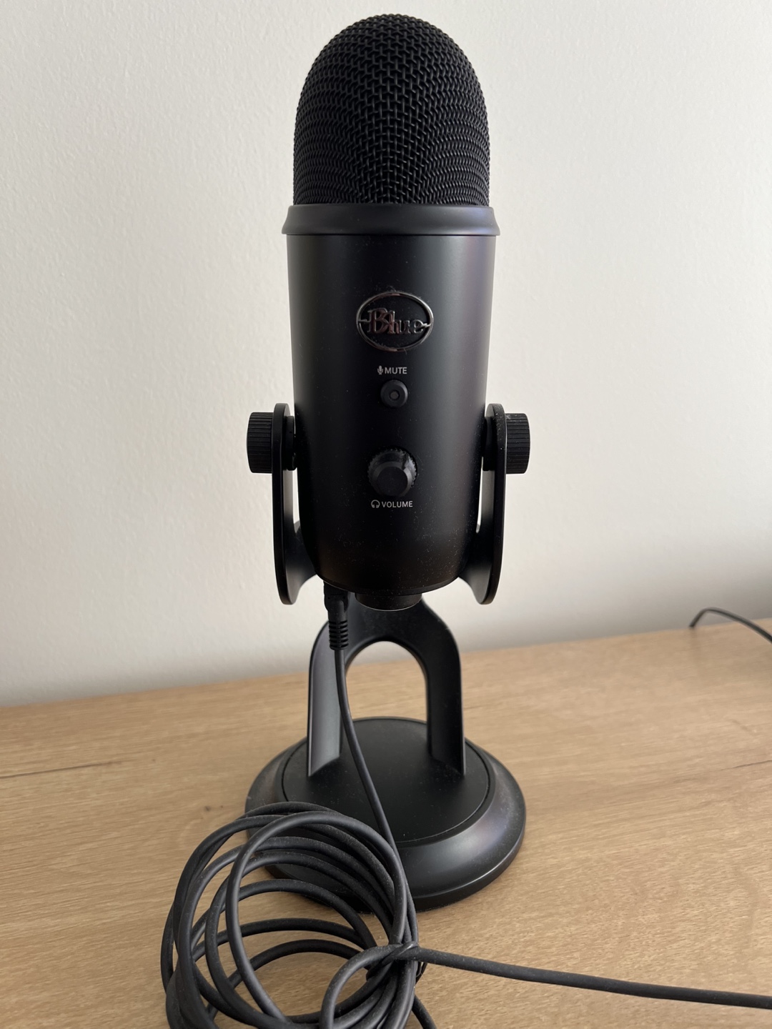 Logitech for Creators - Blue Yeti USB Microphone