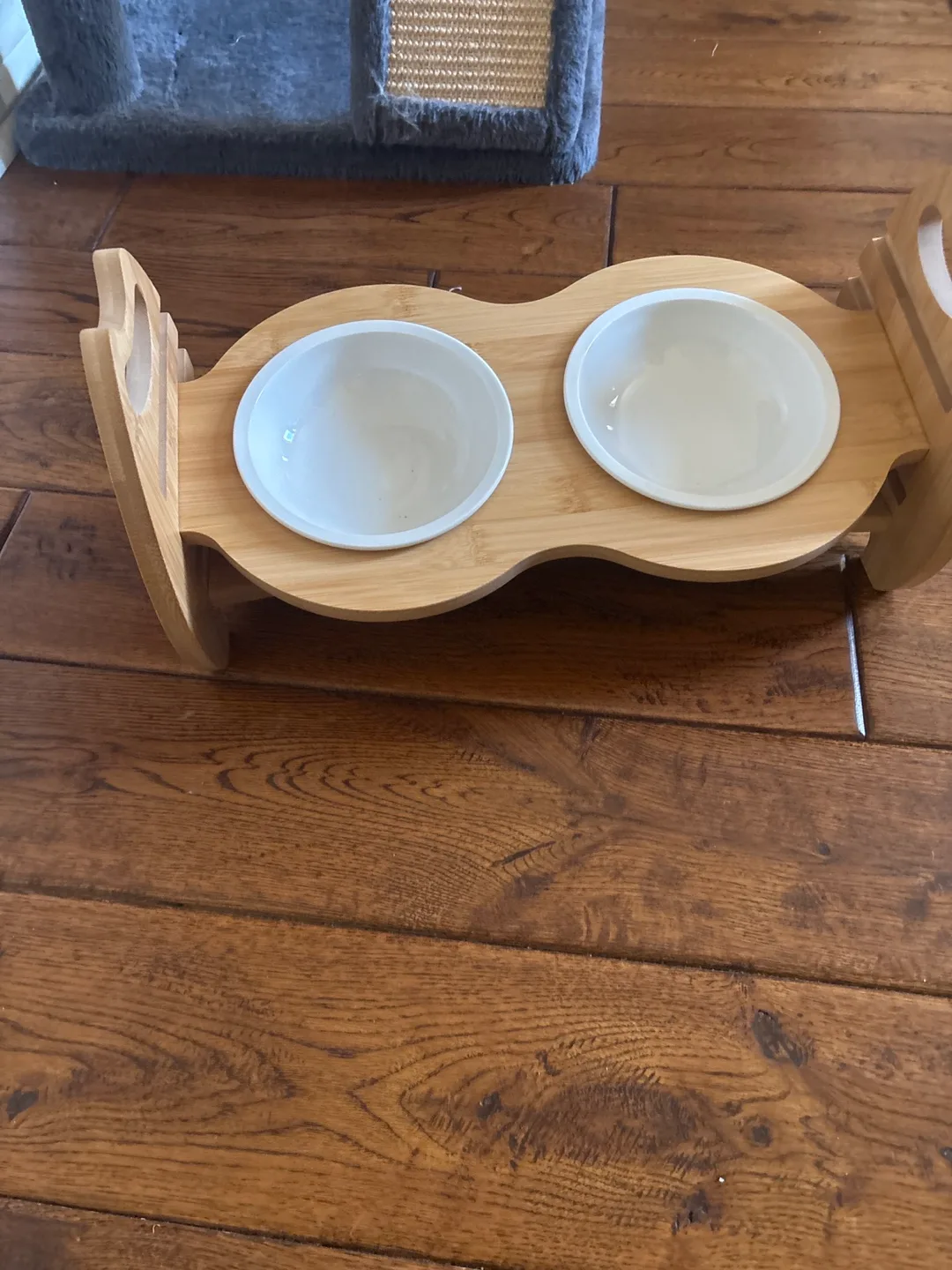 Adorable Cat-Shaped Bamboo Pet Bowl image indicator(2)