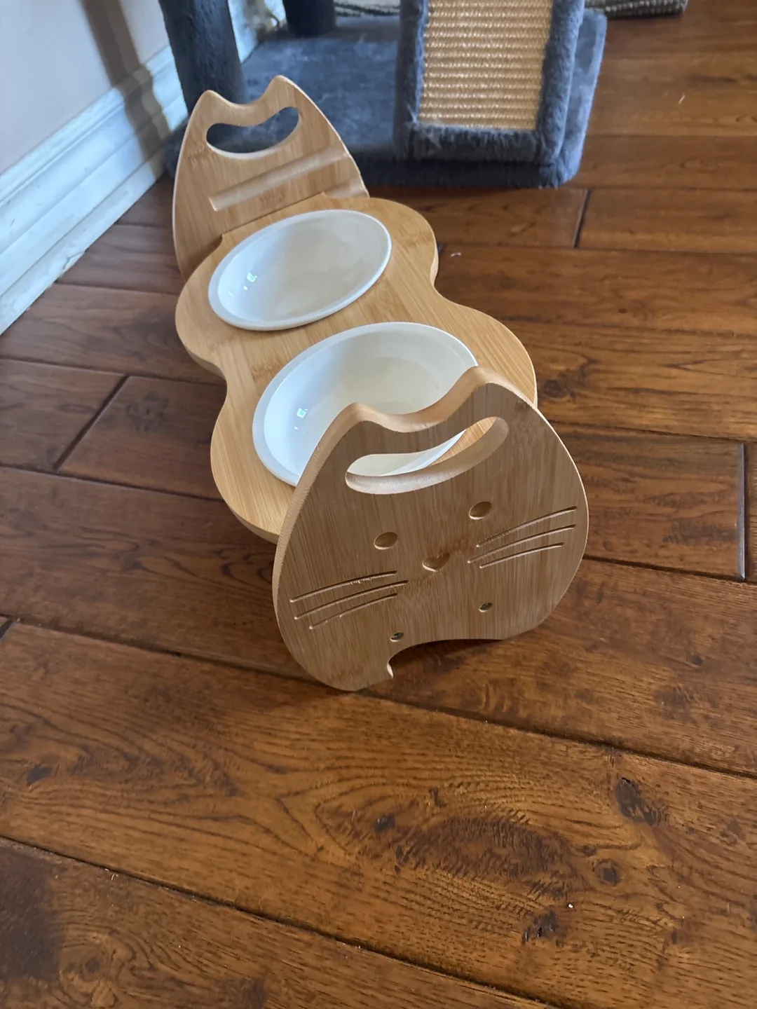 Adorable Cat-Shaped Bamboo Pet Bowl image indicator(3)