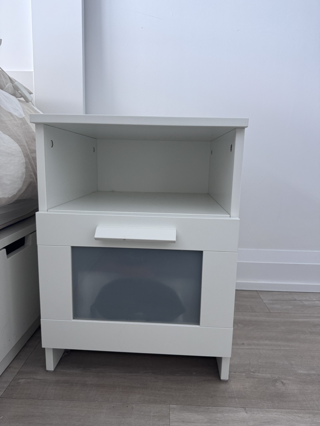 2 SET OF 2 nightstands