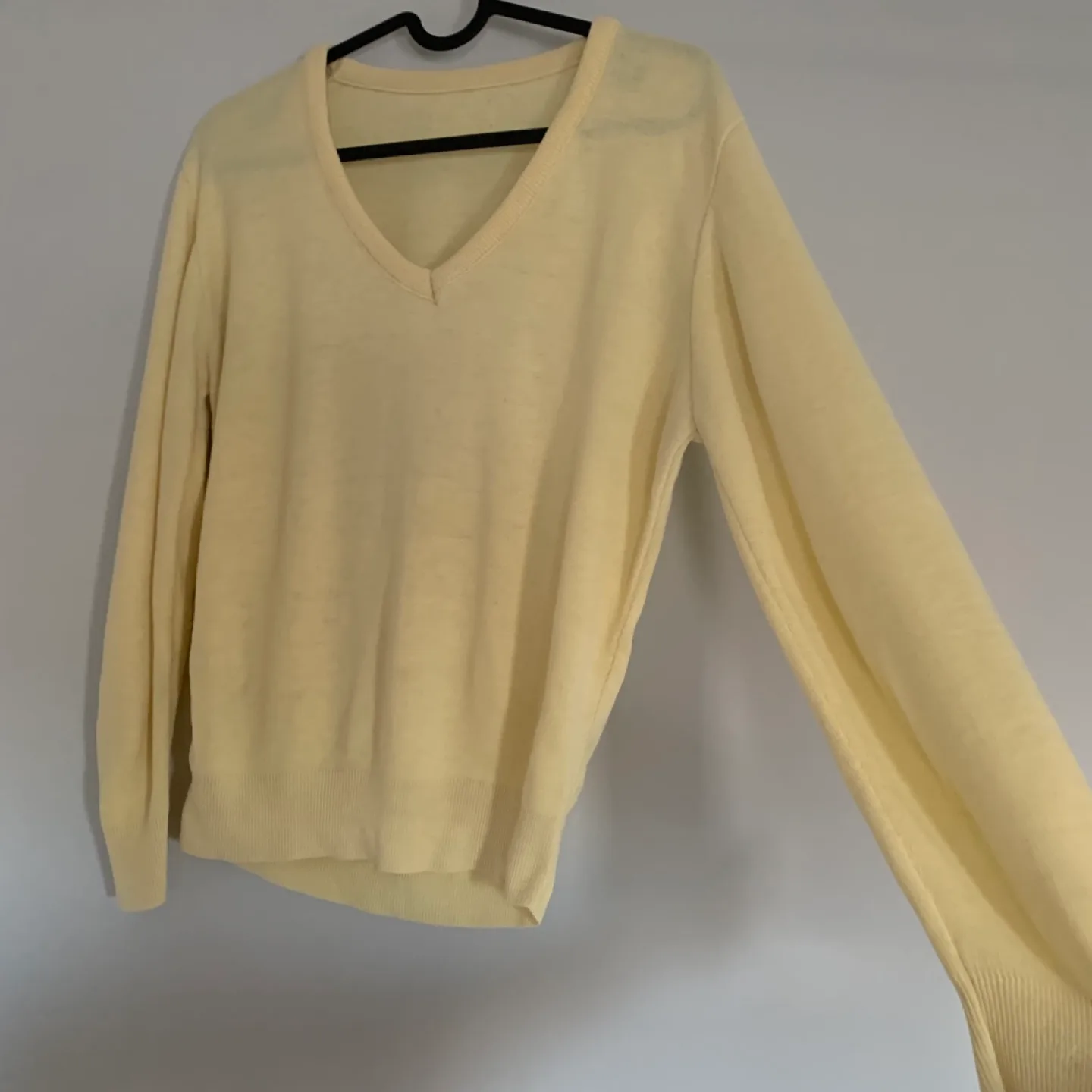 Butter Yellow V-Neck Sweater 🏈 image indicator(2)