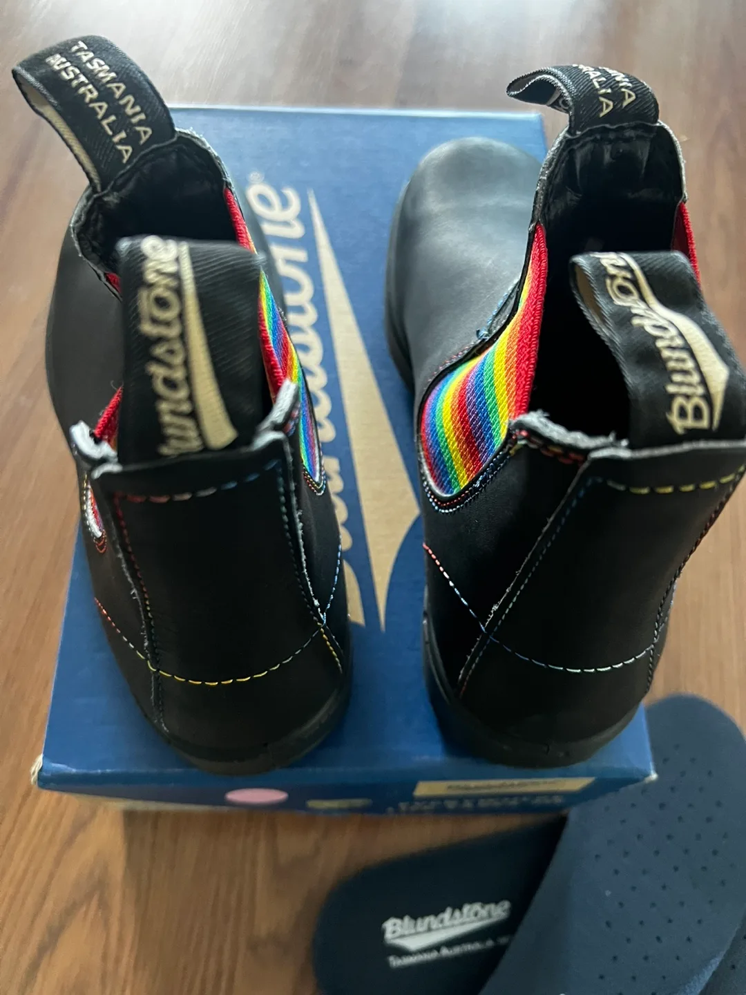 New Blundstone Rainbow 🌈 Leather Boots (Unisex) image indicator(3)