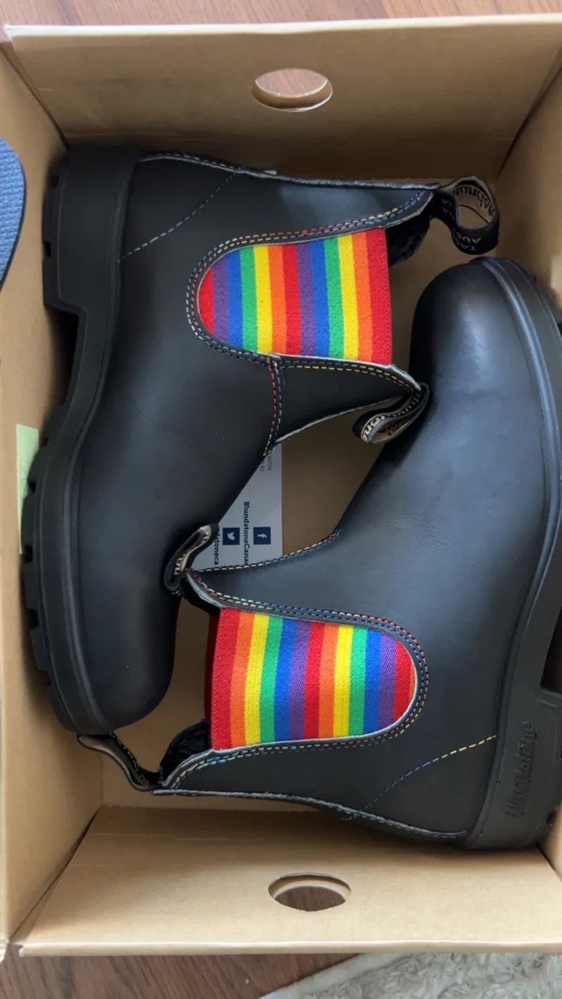 New Blundstone Rainbow 🌈 Leather Boots (Unisex) image indicator(2)