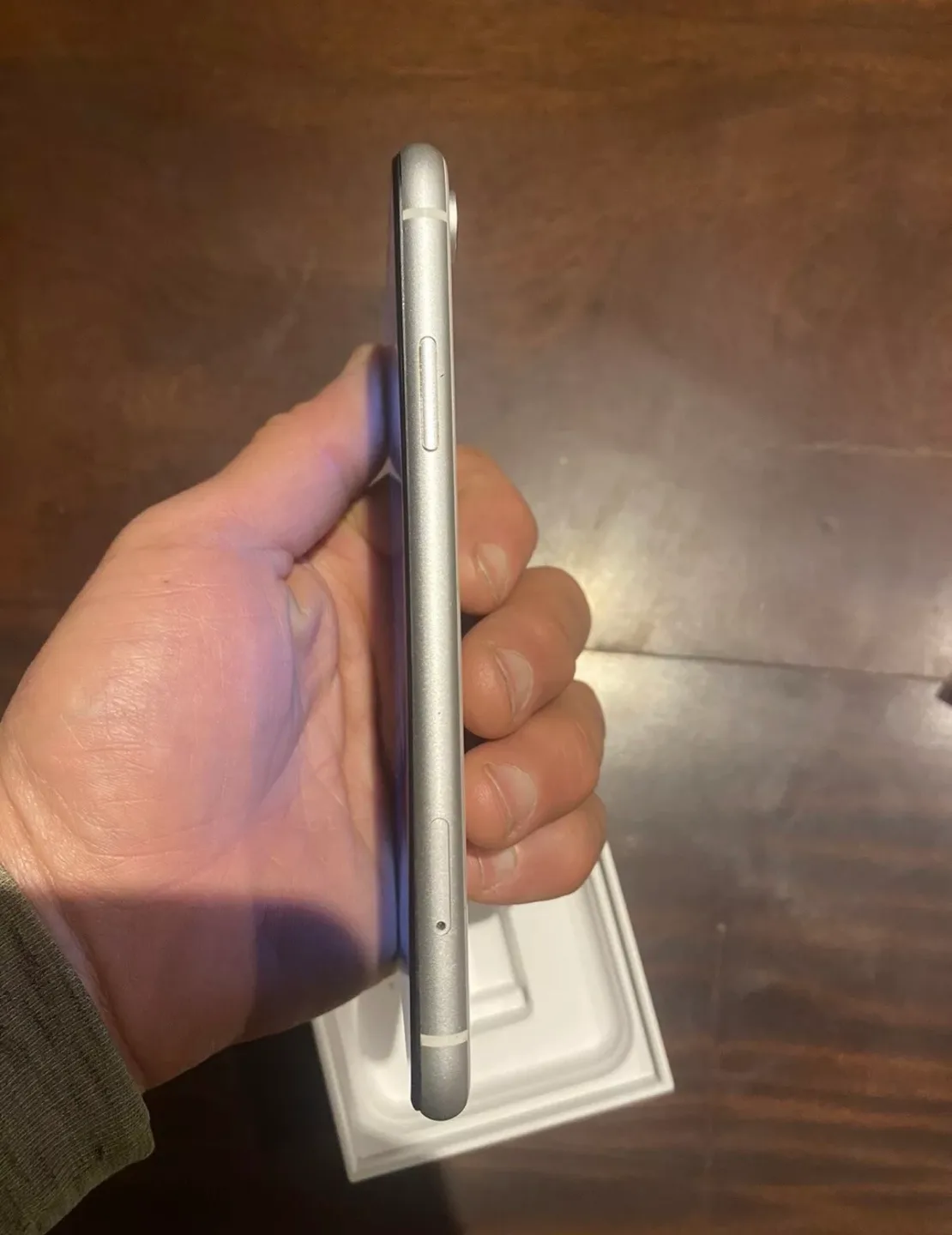 iPhone XR 64GB White Mint Condition image indicator(3)