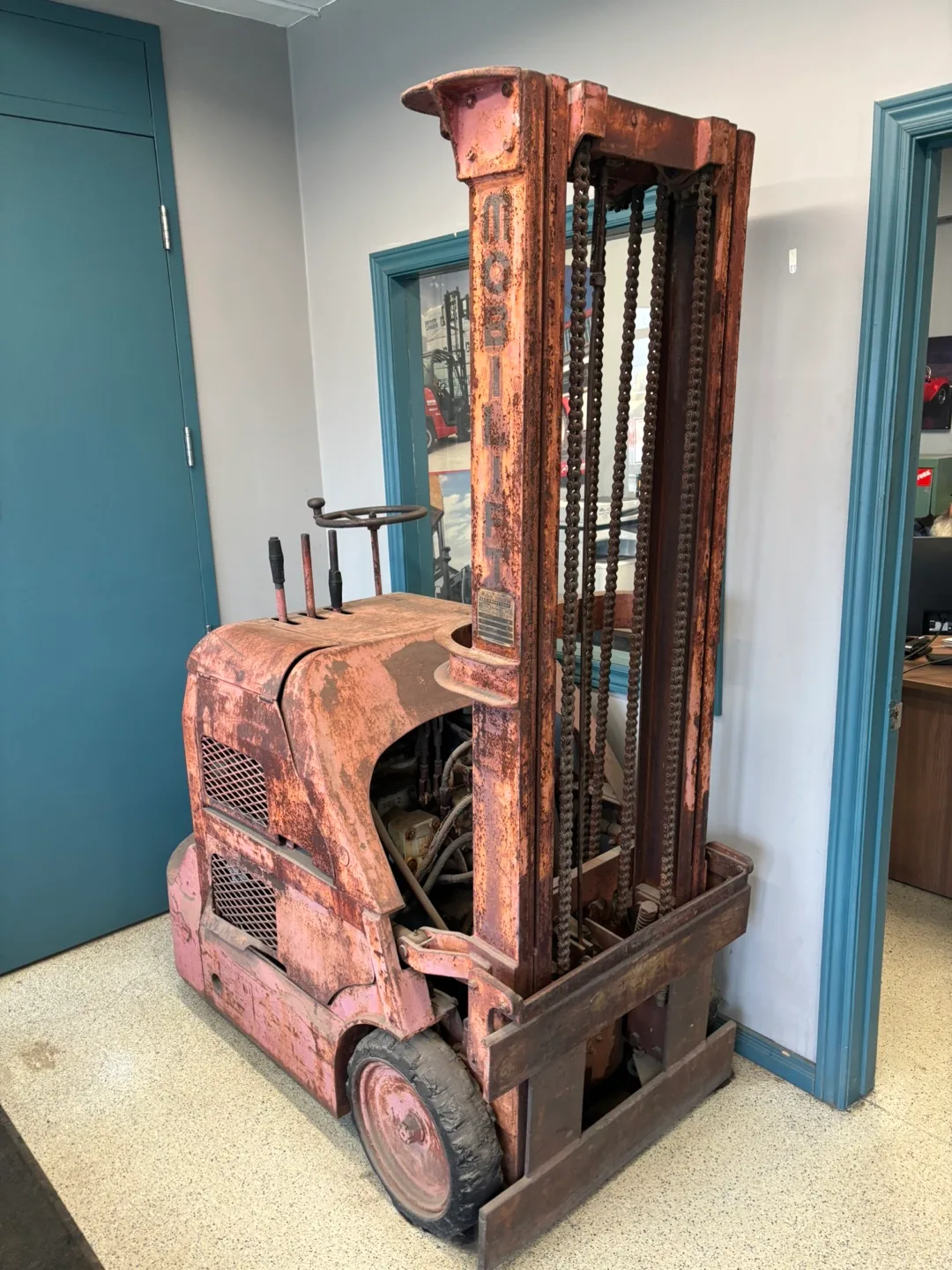 Vintage Mobile Industrial Equipment Corp. Forklift image indicator(2)