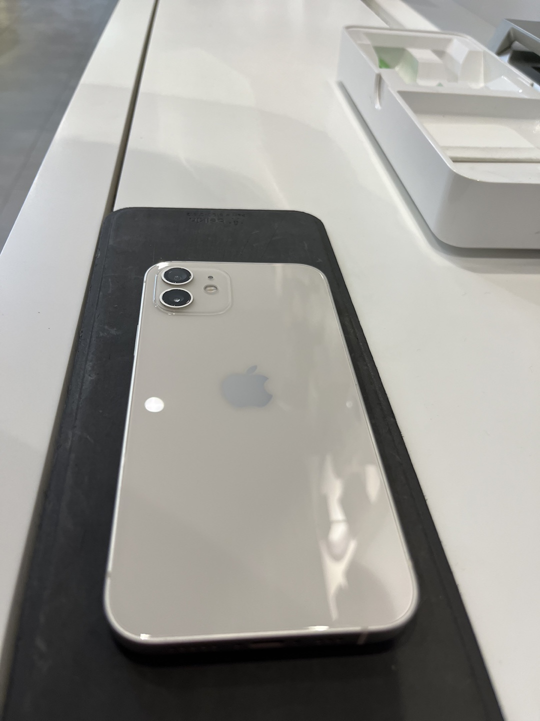 iPhone 12 WHITE 64GB - photo 2