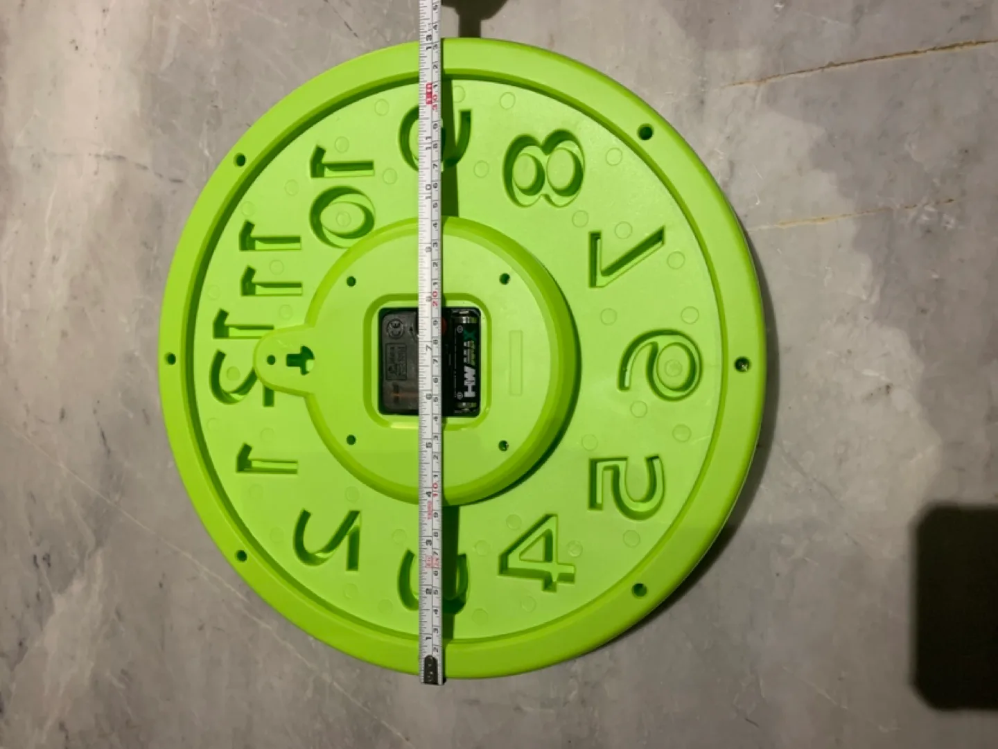 Large Green Wall Clock -30 cm (12 inches) in diameter image indicator(2)