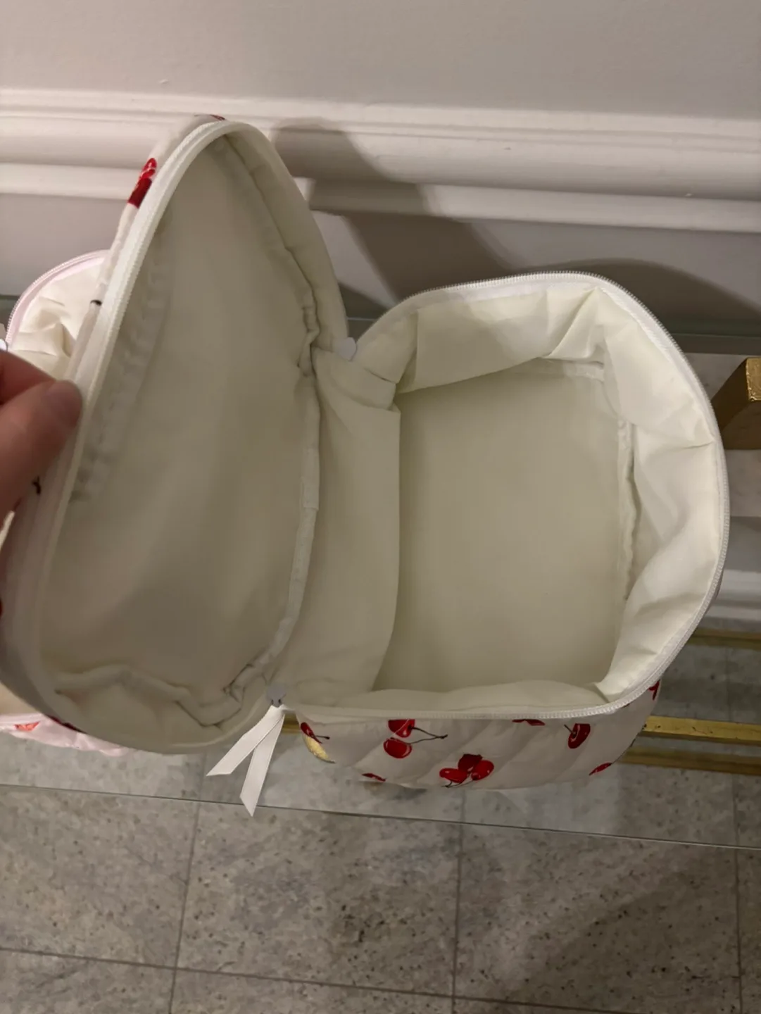 NEW! Quilted Makeup Bag 🍒💗 image indicator(4)