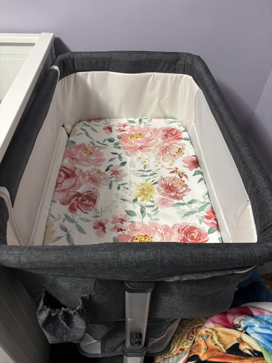 2-in-1 Baby Bassinet with Detachable Mosquito Net - photo 3