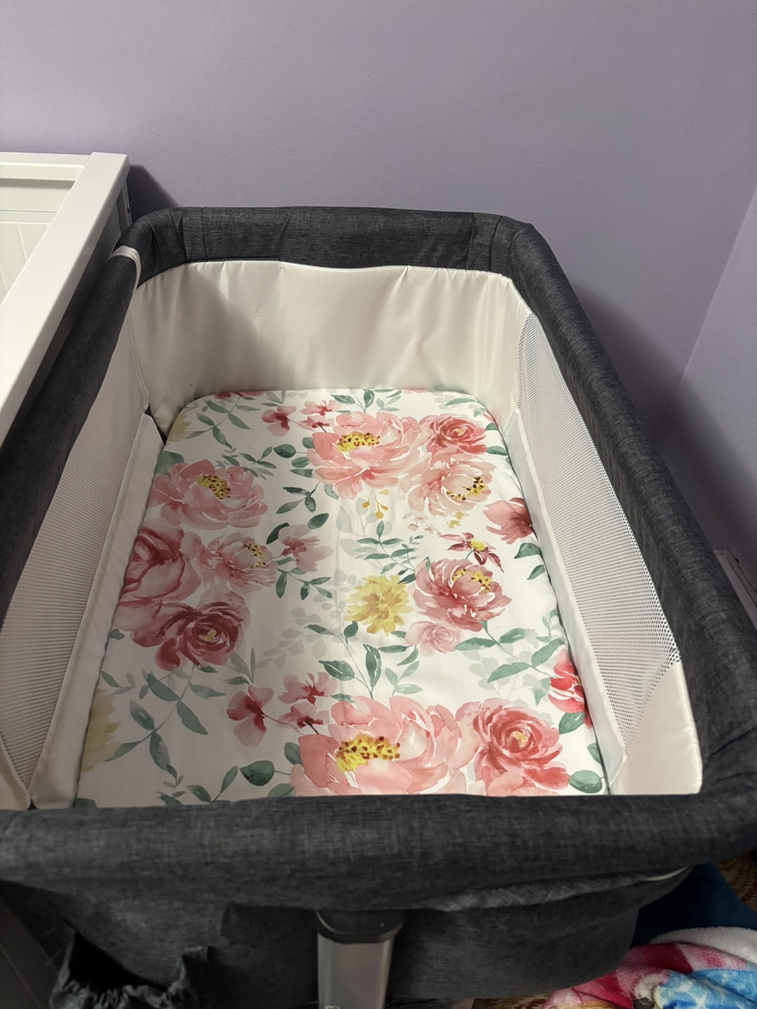 2-in-1 Baby Bassinet with Detachable Mosquito Net - photo 2