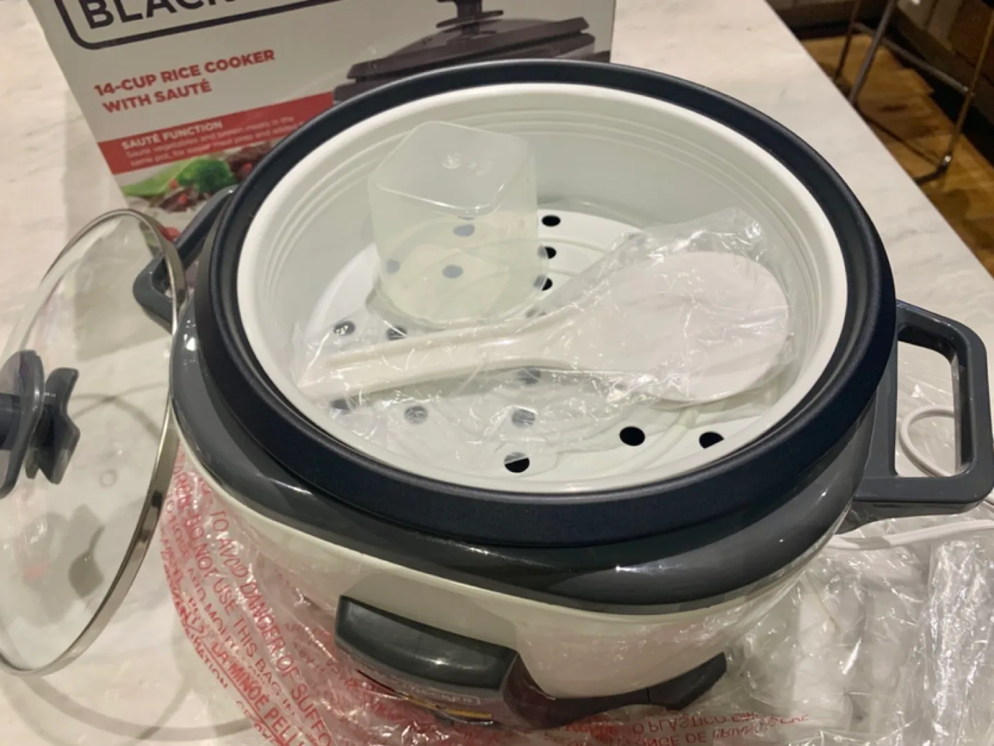 Black+Decker 14-Cup Rice Cooker with Sauté Function image indicator(3)